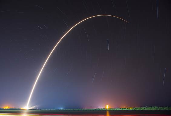 http://static4.techinsider.io/image/572c383b52bcd023008c1309-3000-2000/spacex-may-6-2016-night-launch-stars-time-lapse.jpg